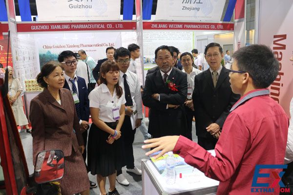 泰国商务部副部长参观2014年东盟曼谷中国进出口商品展览会